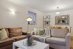 NEW! Parea Living - Quaint and Stylish Flat w Sunny Terrace